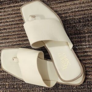 Franco Sarto Merci Cream Leather Square Toe Thong Sandals Size 6